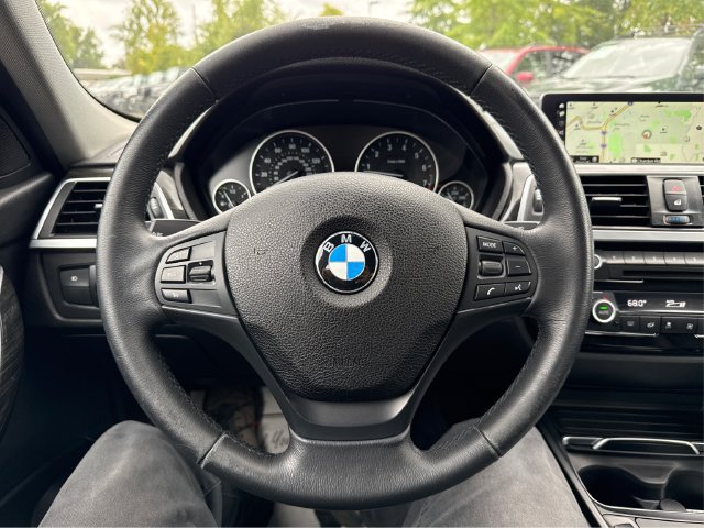 Used 2018 BMW 320i xDrive Sedan AWD/4WD image 19