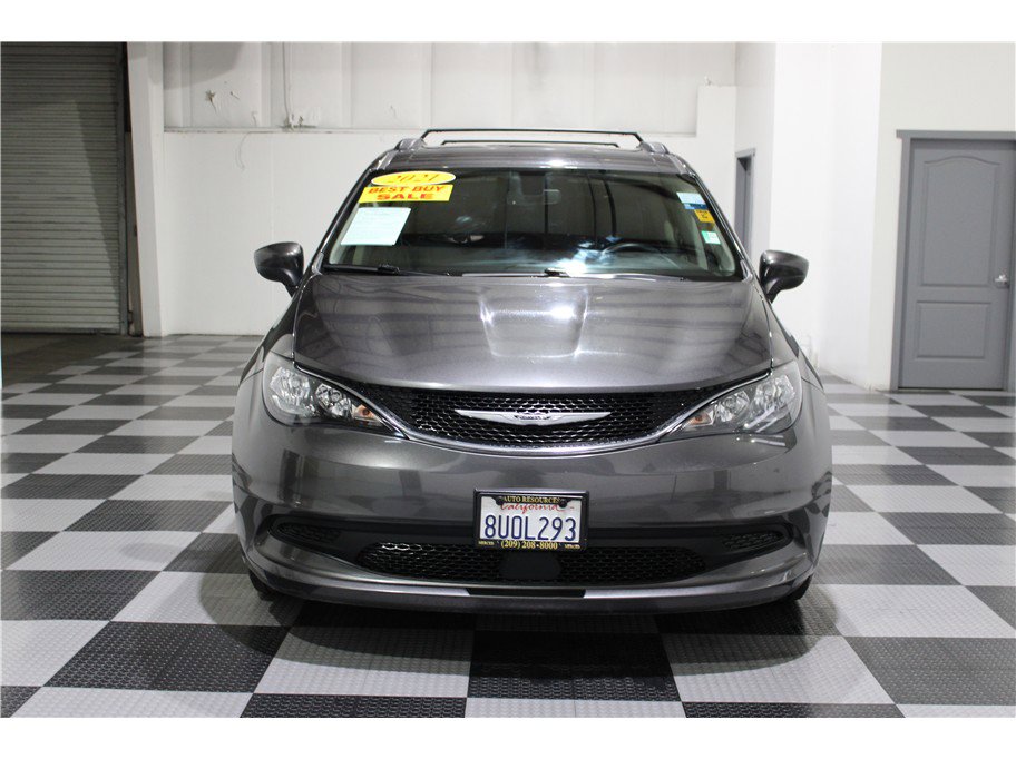 Used 2021 Chrysler Voyager Lxi image 2