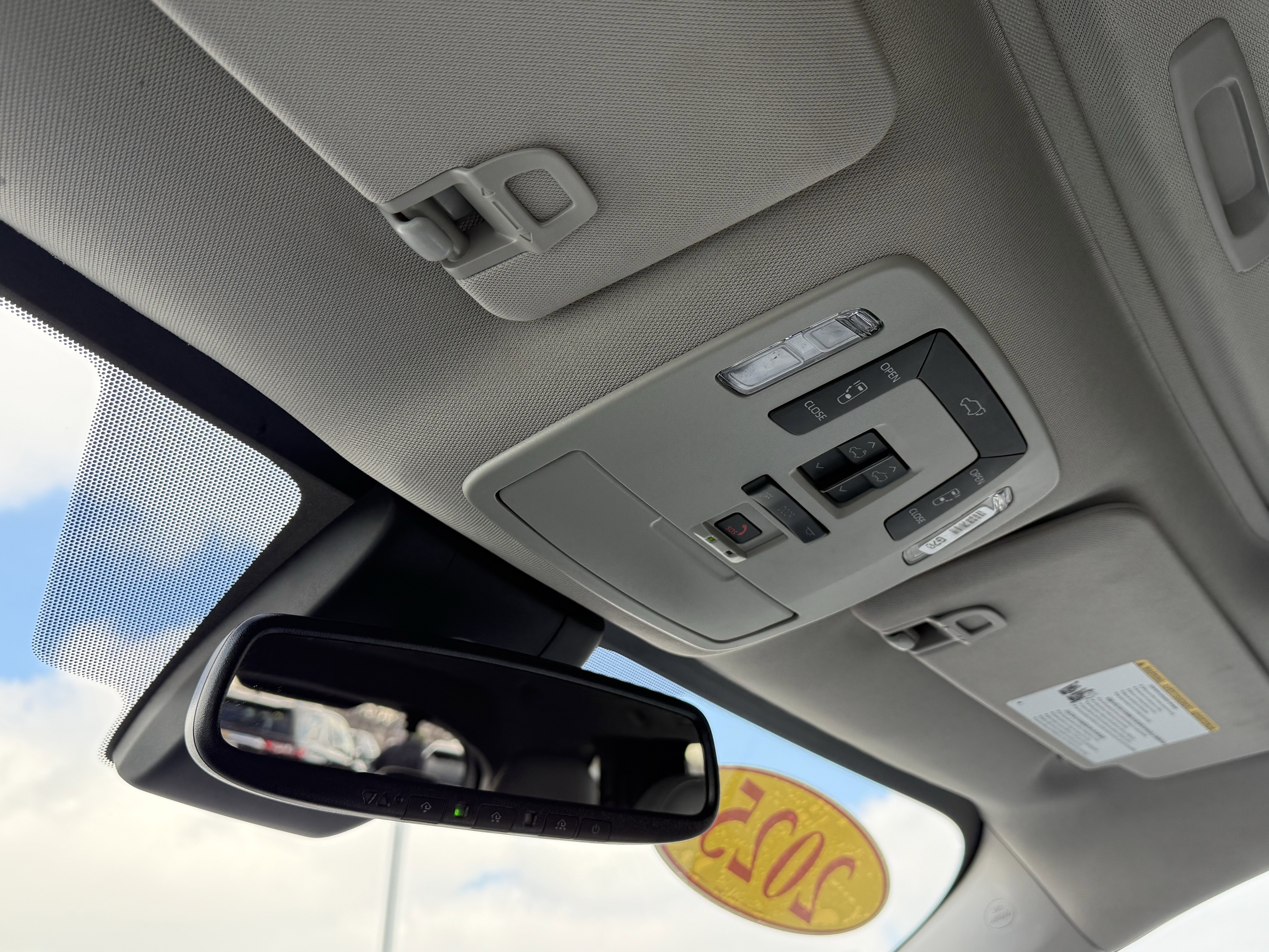 Used 2025 Toyota Sienna XLE image 28