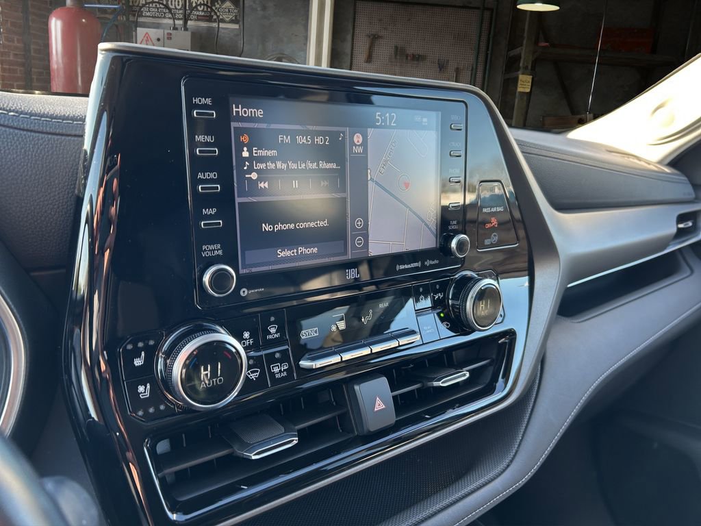 Used 2020 Toyota Highlander Limited image 24