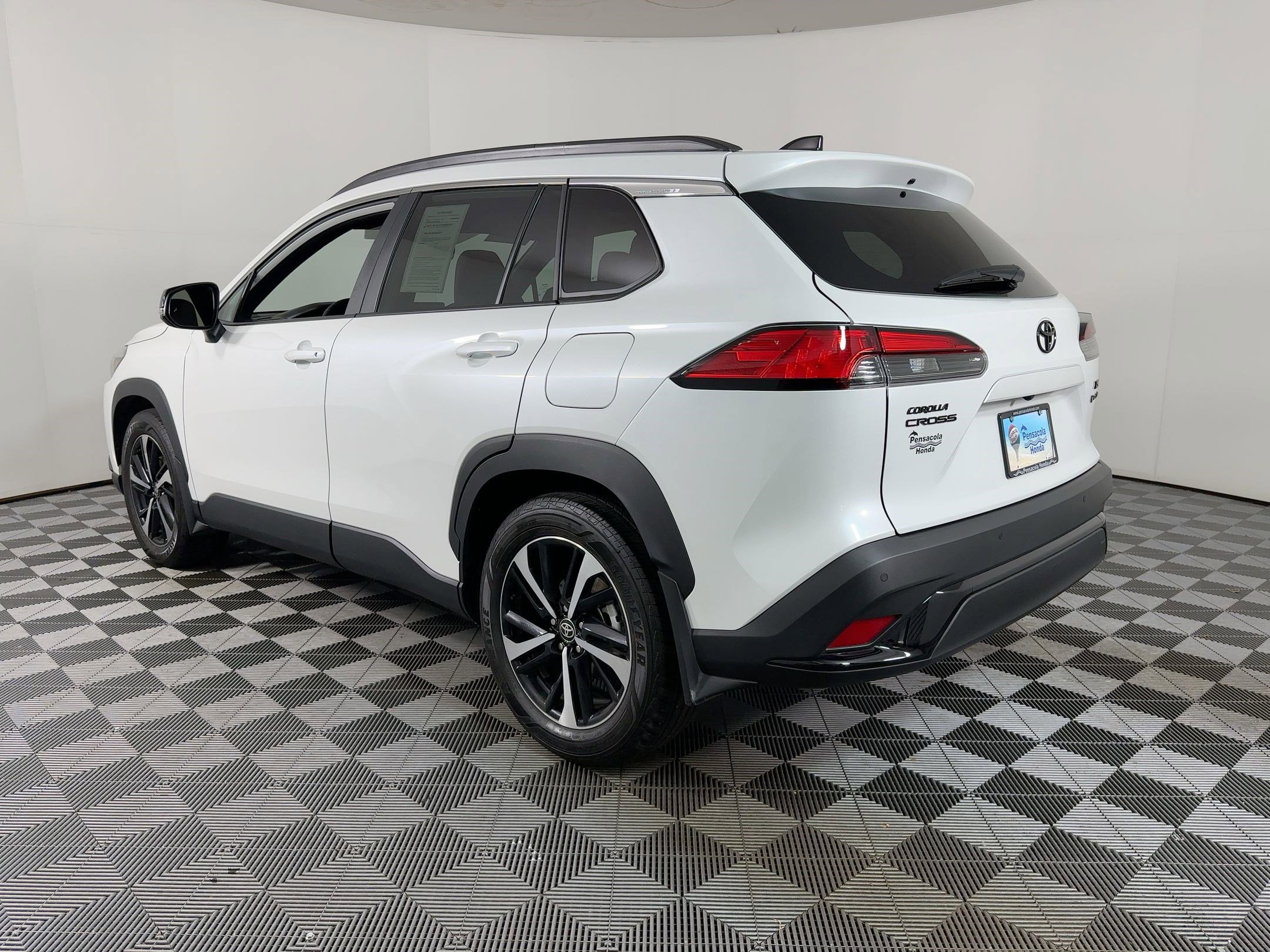 Used 2025 Toyota Corolla Cross AWD Hybrid image 2