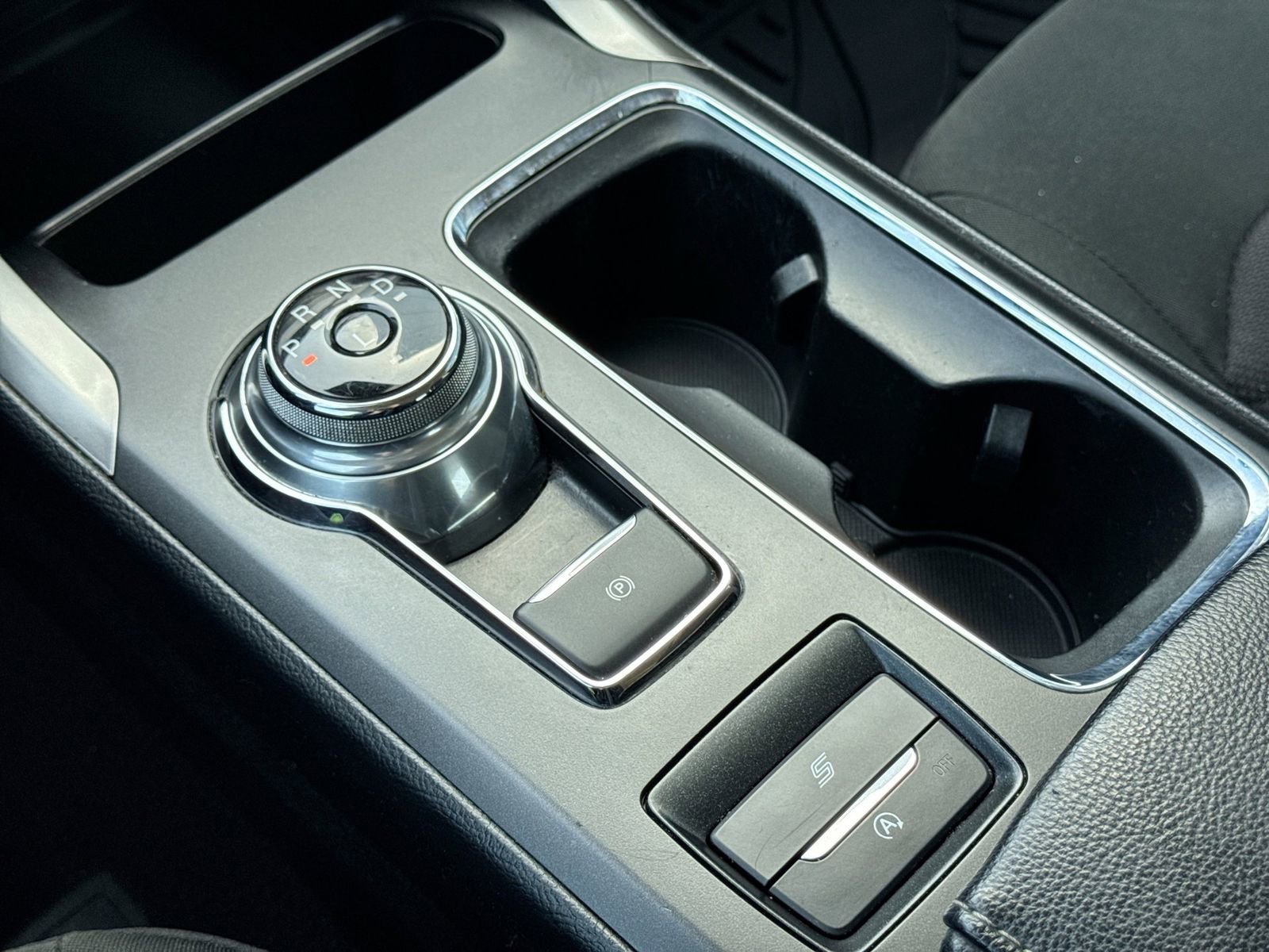 Certified 2020 Ford Fusion SE FWD image 34