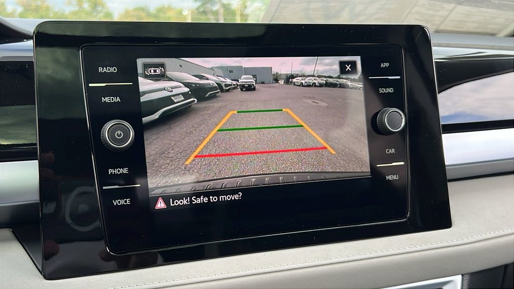 New 2025 Volkswagen Taos SE image 20