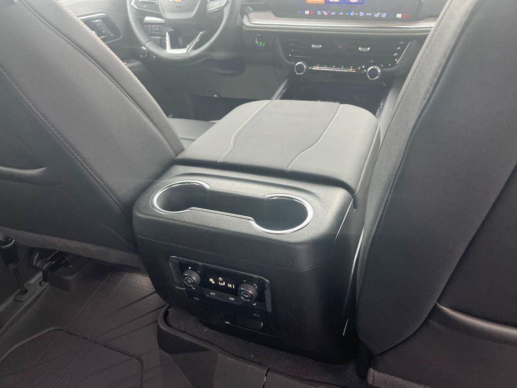 New 2026 Chevrolet Suburban Premier AWD/4WD image 31