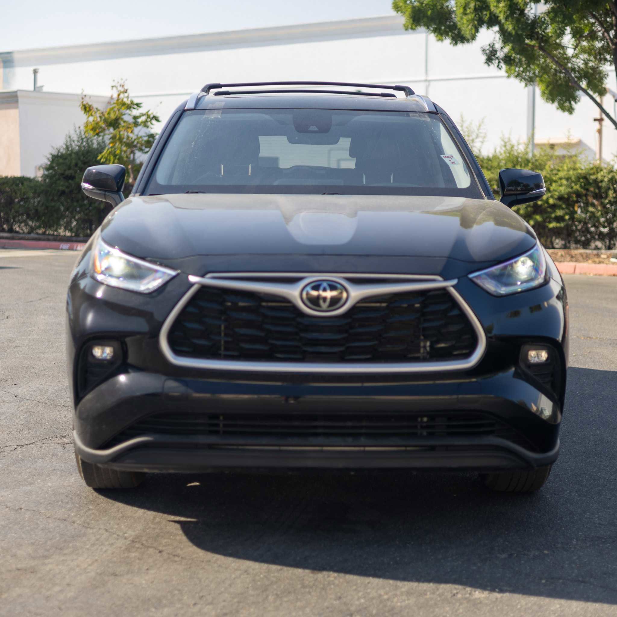 Used 2021 Toyota Highlander XLE image 2