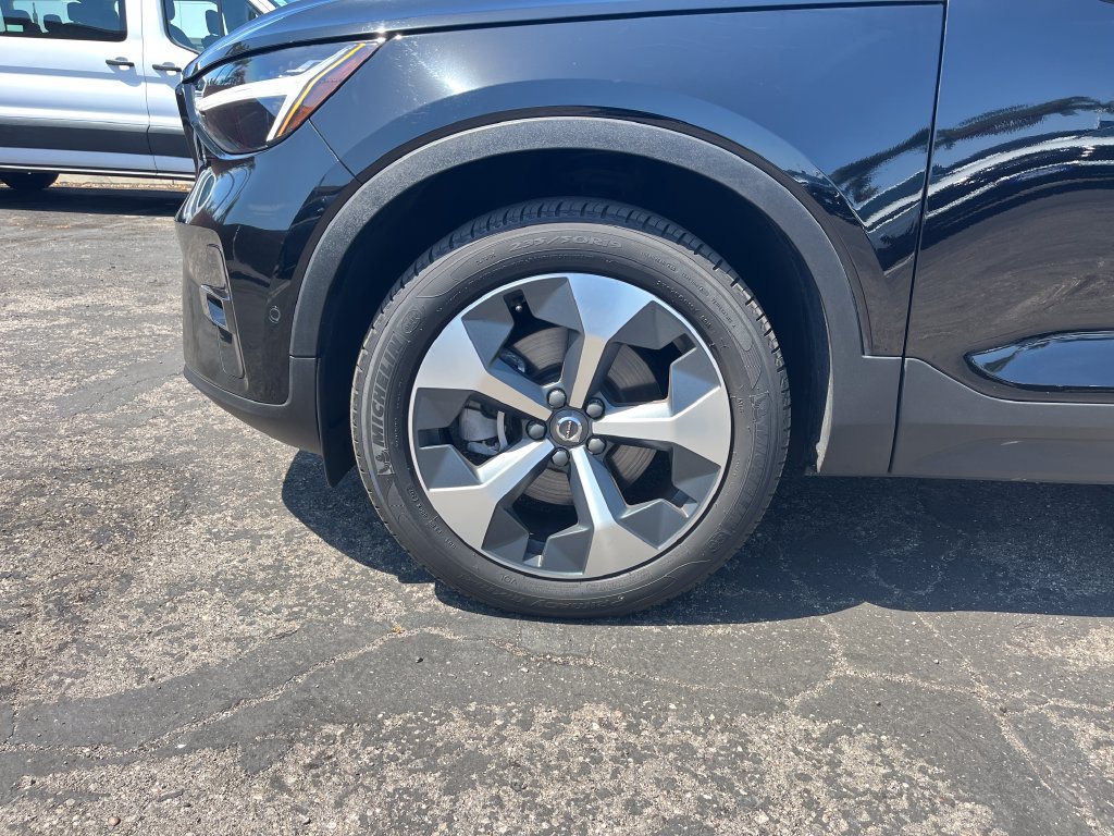 Used 2023 Volvo XC40 B5 Plus w/ Driver Assist Package AWD/4WD image 27