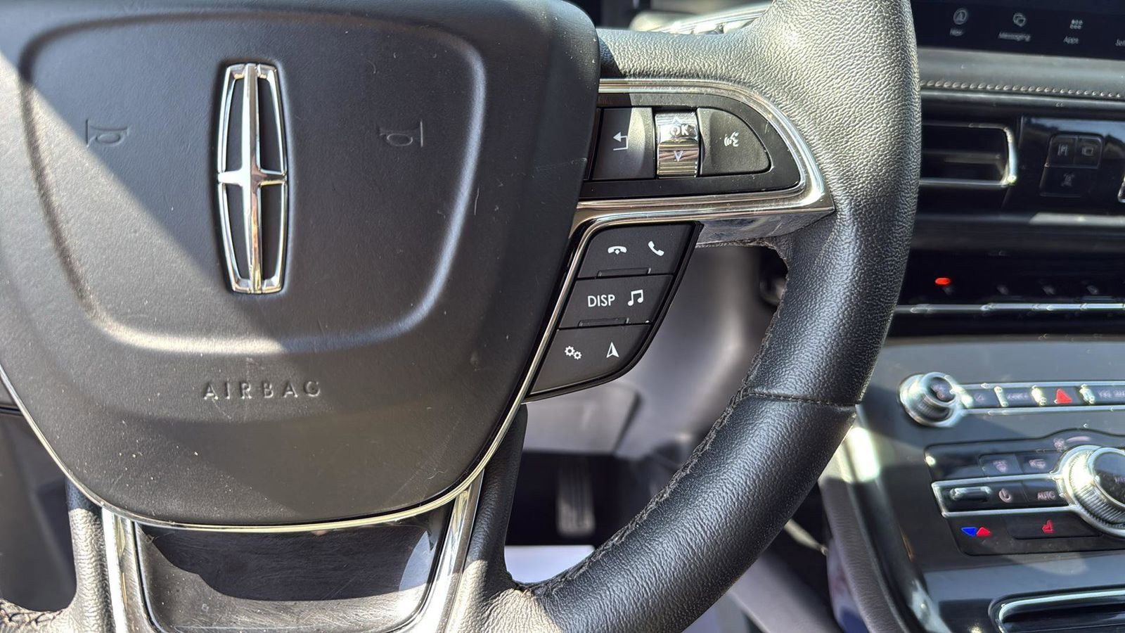 Used 2023 Lincoln Nautilus FWD w/ Premium Package image 12