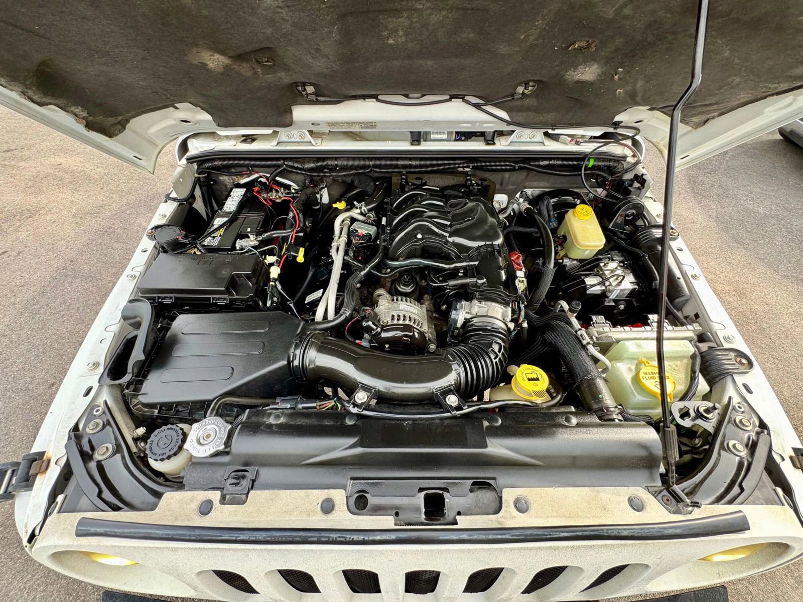 Used 2014 Jeep Wrangler Unlimited Sahara w/ Connectivity Group image 8