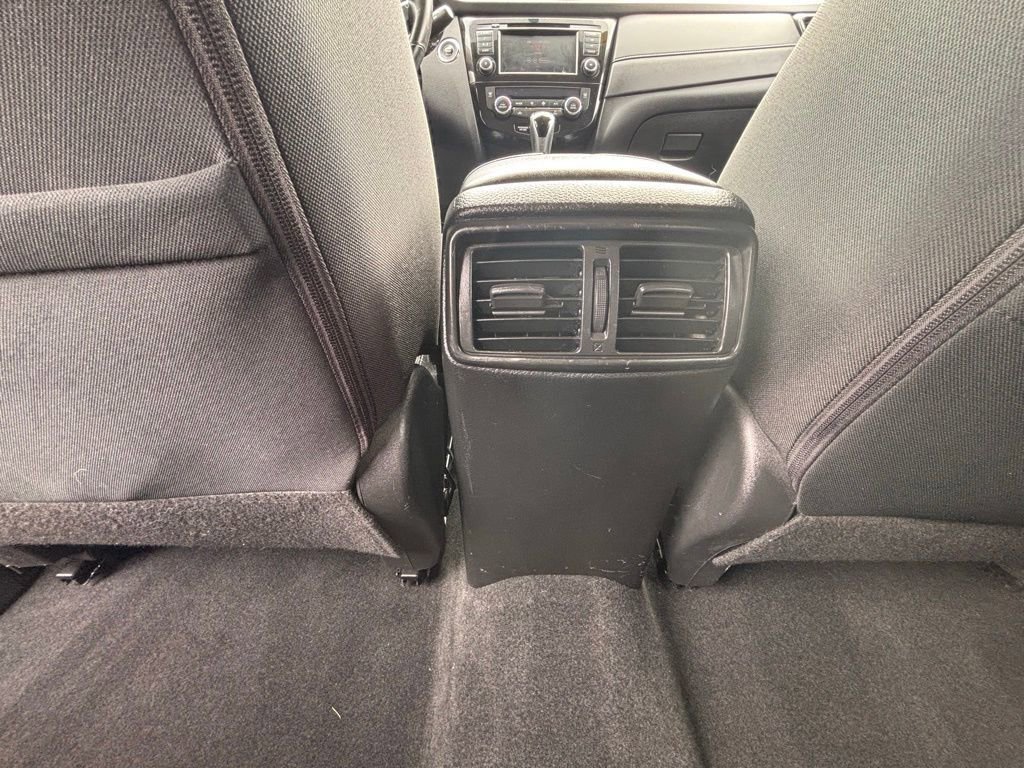 Used 2018 Nissan Rogue SV image 12