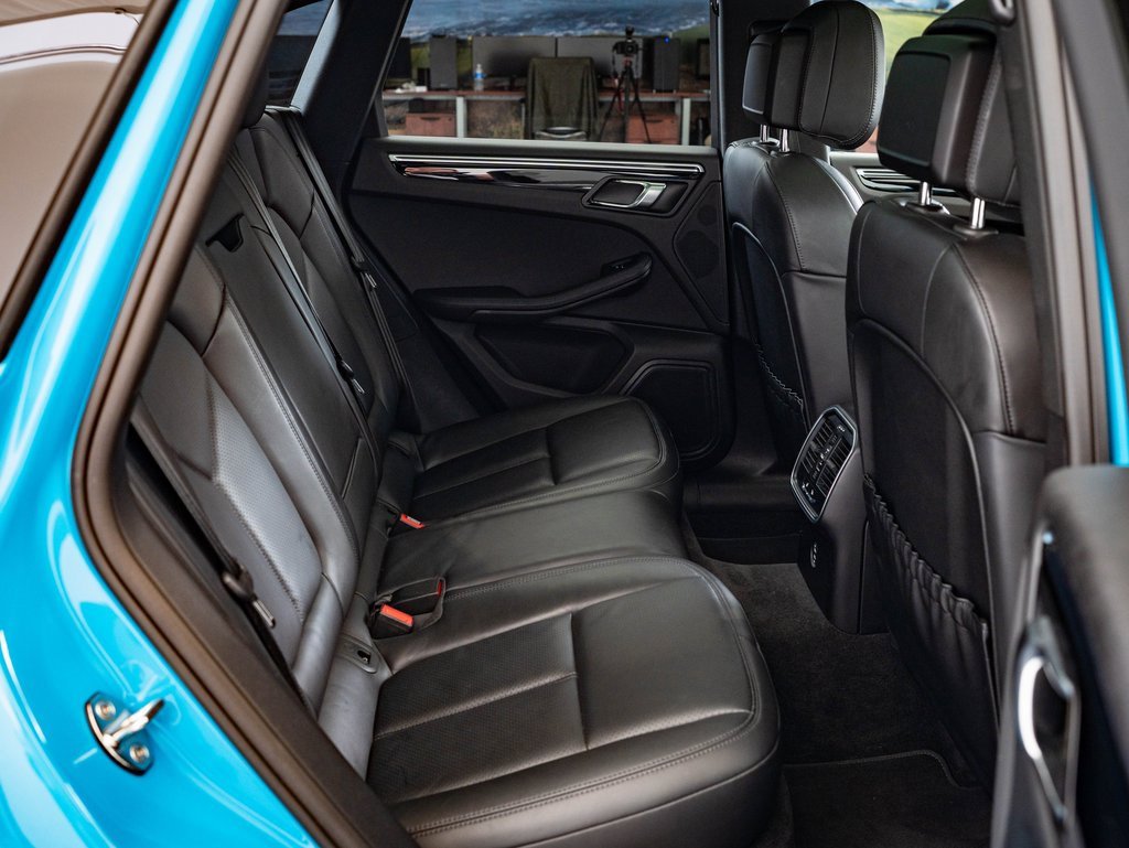 Certified 2023 Porsche Macan image 38