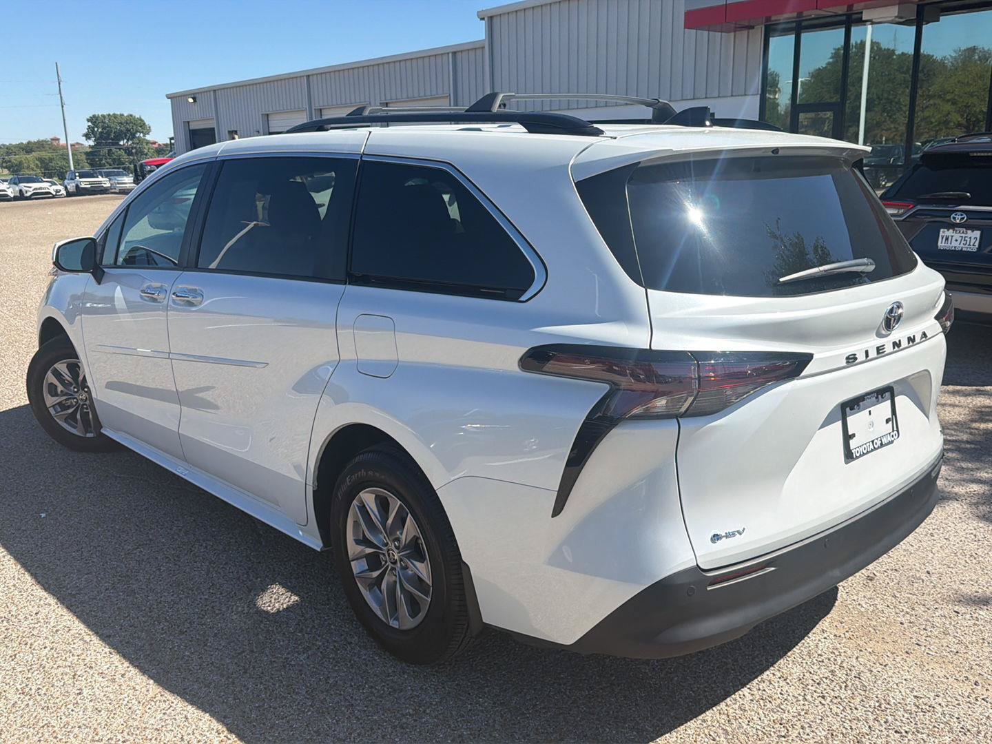 Certified 2026 Toyota Sienna XLE FWD image 5