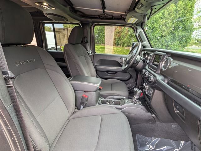 Used 2019 Jeep Wrangler Unlimited Sahara AWD/4WD image 12