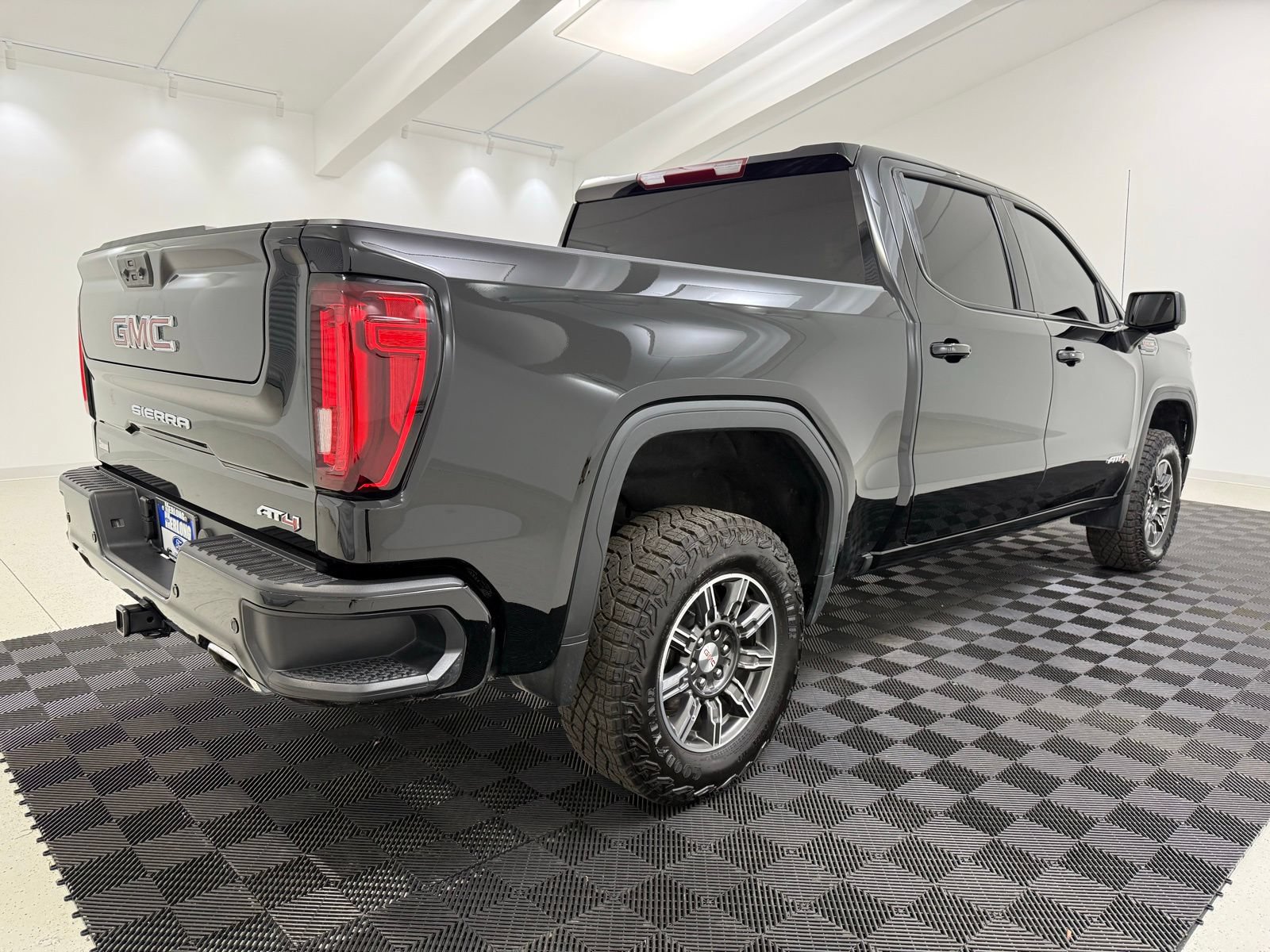 Used 2025 GMC Sierra 1500 AT4 AWD/4WD image 7
