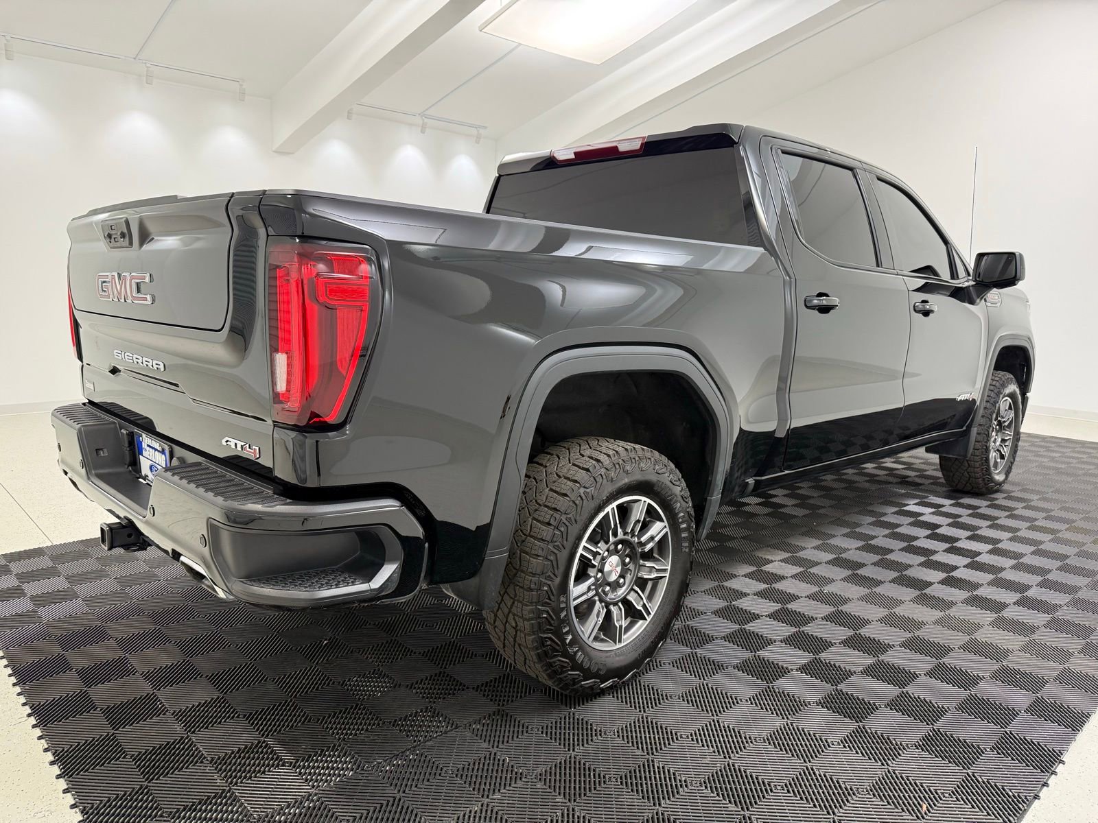 Used 2025 GMC Sierra 1500 AT4 image 7