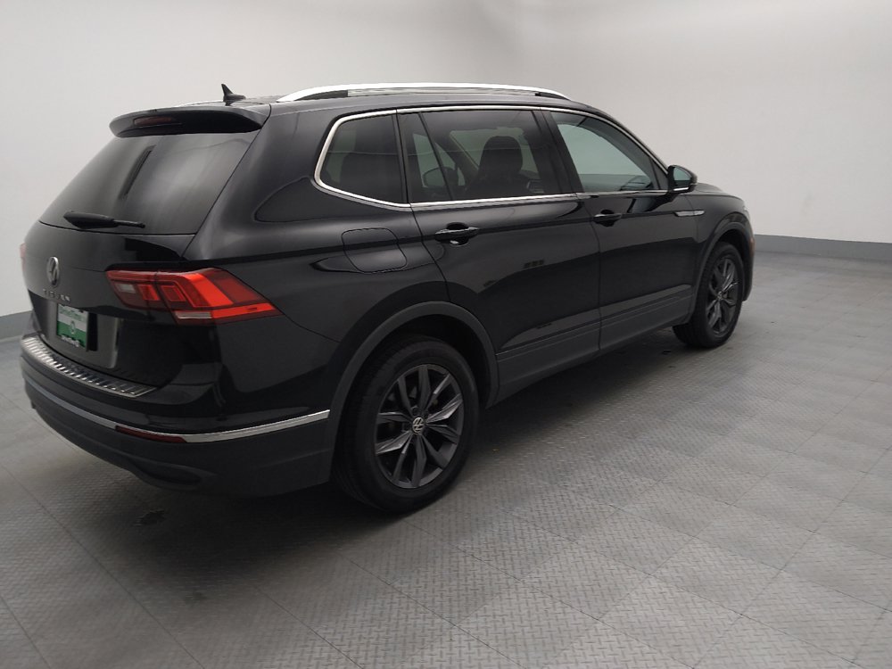 Used 2023 Volkswagen Tiguan SE w/ Panoramic Sunroof Package FWD image 10