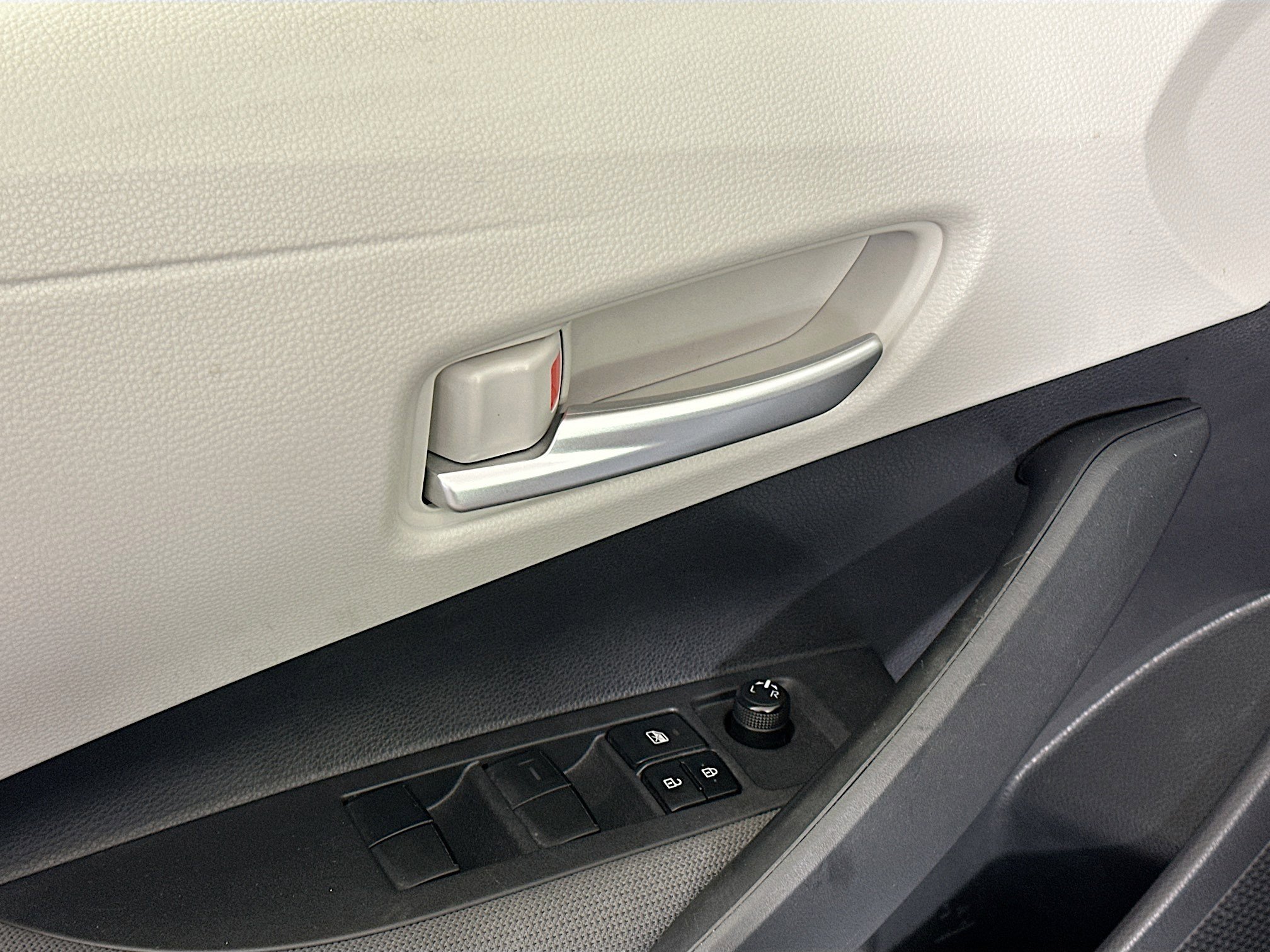 Used 2020 Toyota Corolla LE image 15