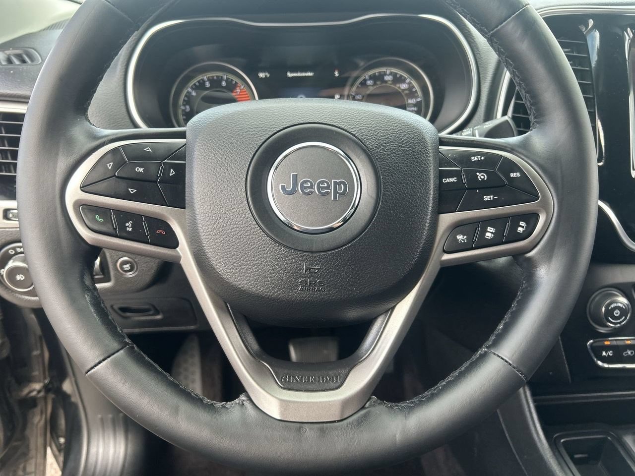 Used 2019 Jeep Cherokee Limited w/ Luxury Group FWD image 19