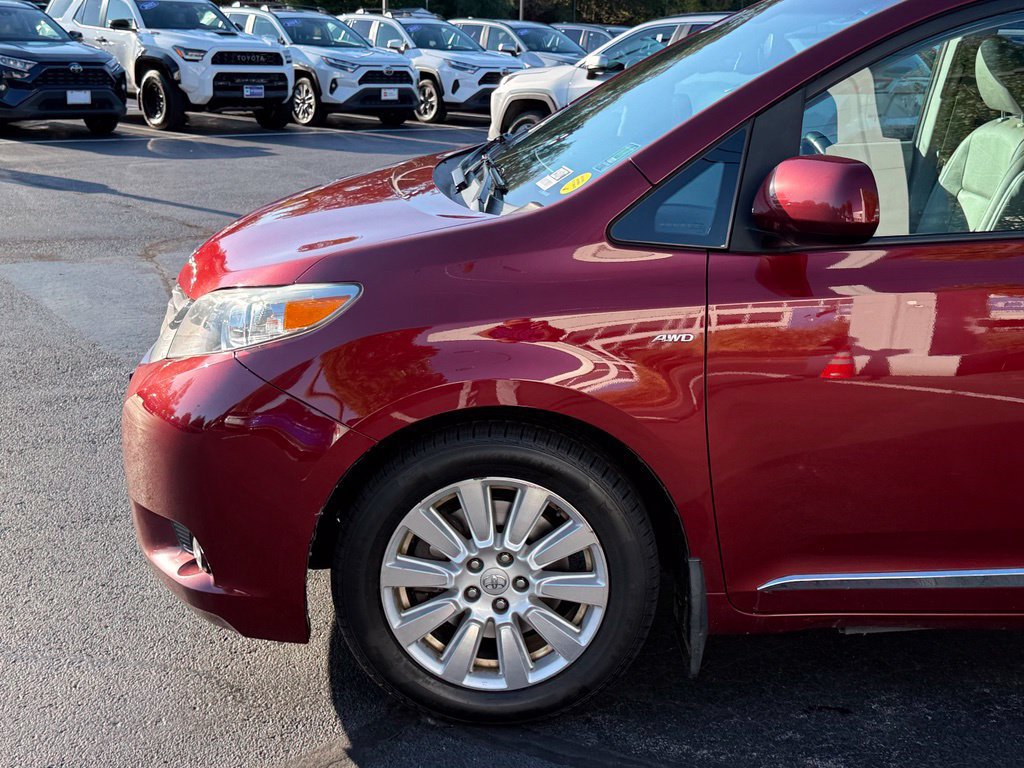 Used 2017 Toyota Sienna XLE w/ XLE Navigation Package AWD/4WD image 2
