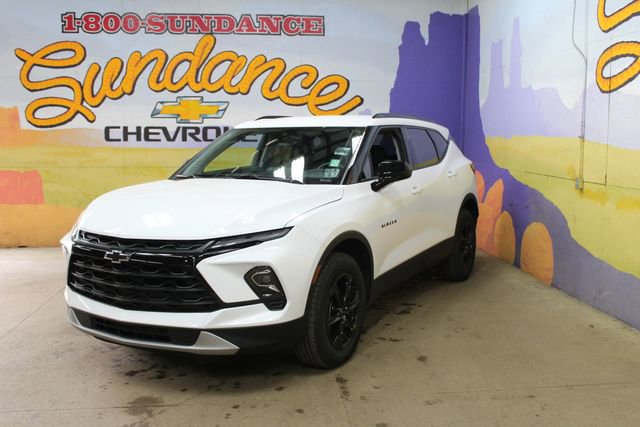 Used 2024 Chevrolet Blazer LT w/ Convenience Package FWD image 2