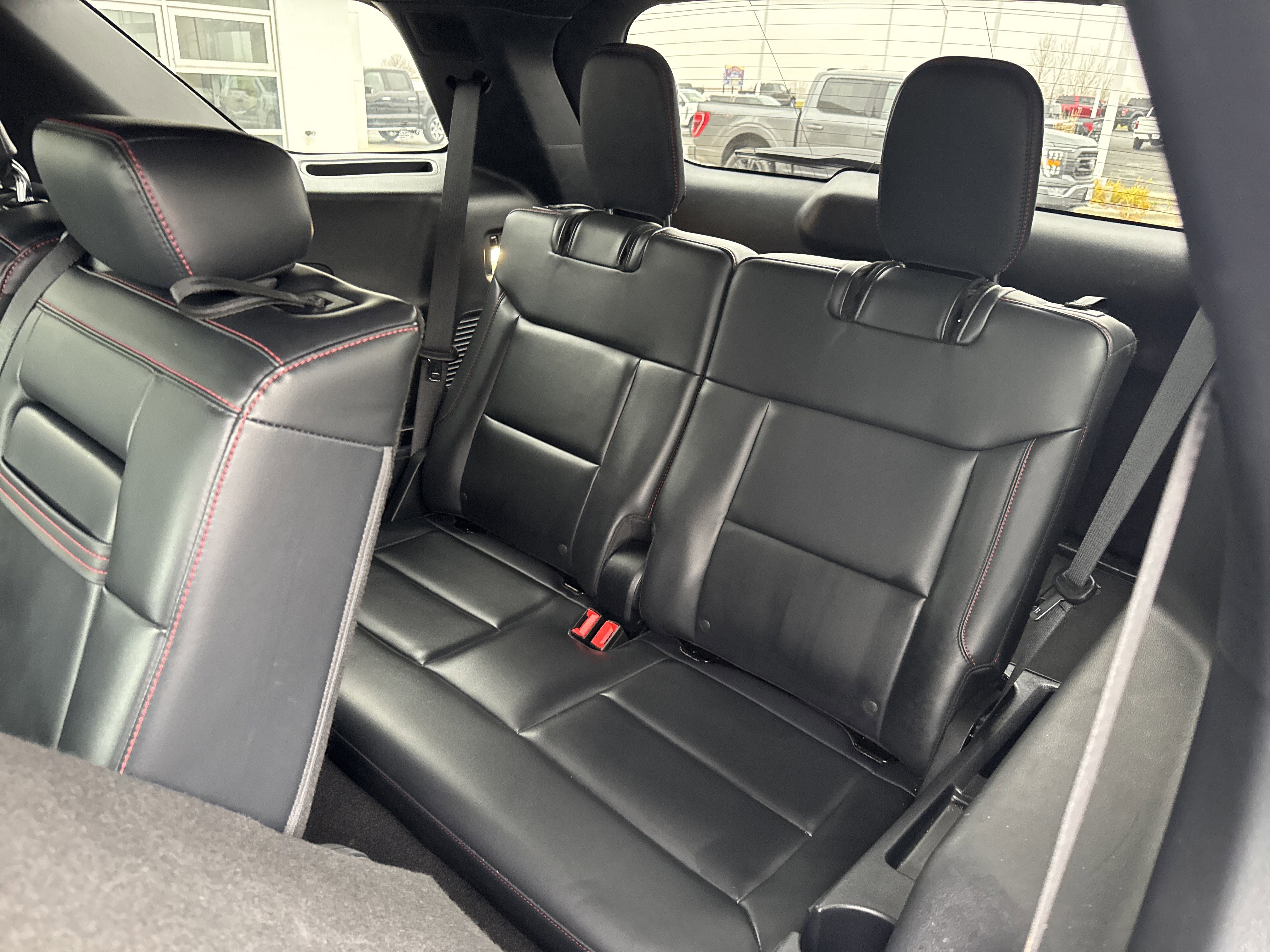 Used 2025 Ford Explorer ST-Line w/ ST-Line Street Pack image 33