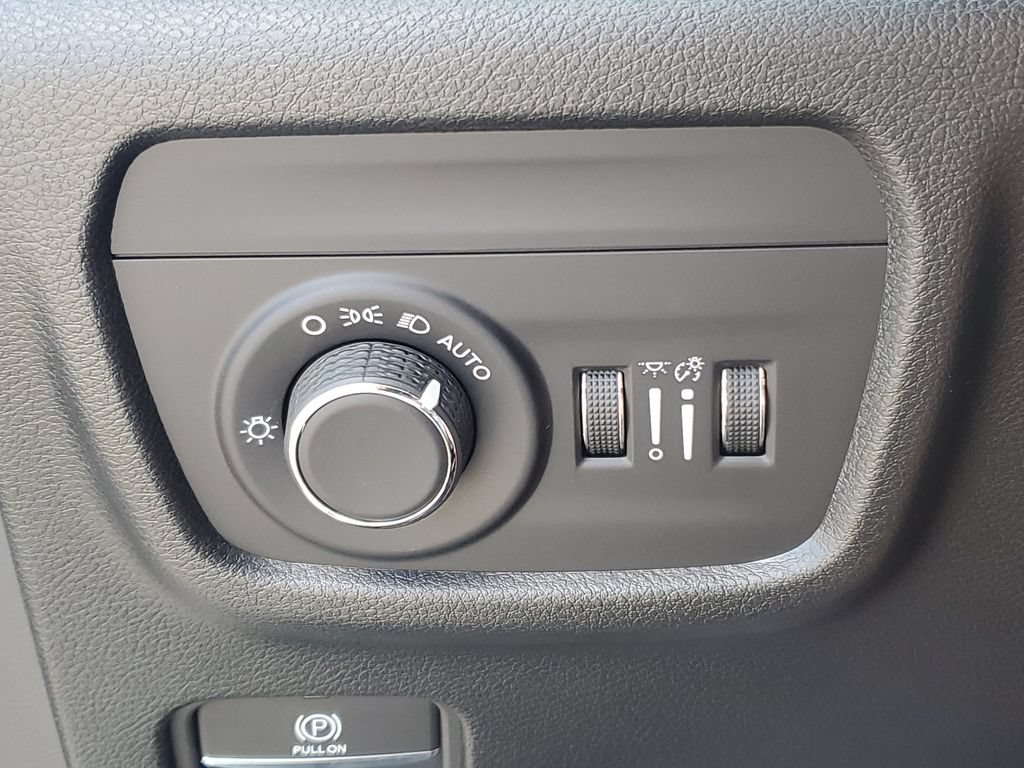 Used 2025 Jeep Grand Cherokee Laredo X w/ Luxury Tech Group I AWD/4WD image 21