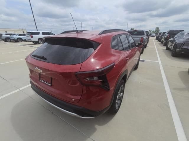 Used 2026 Chevrolet Trax LT w/ Driver Confidence Package FWD image 4