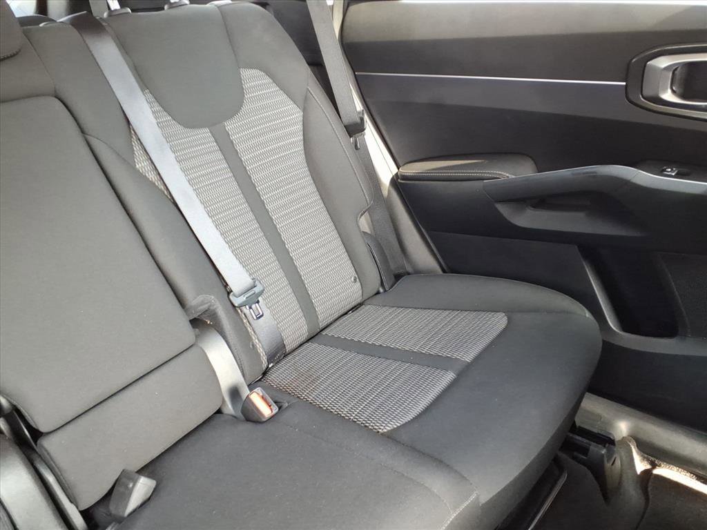 Used 2023 Kia Sorento LX image 24