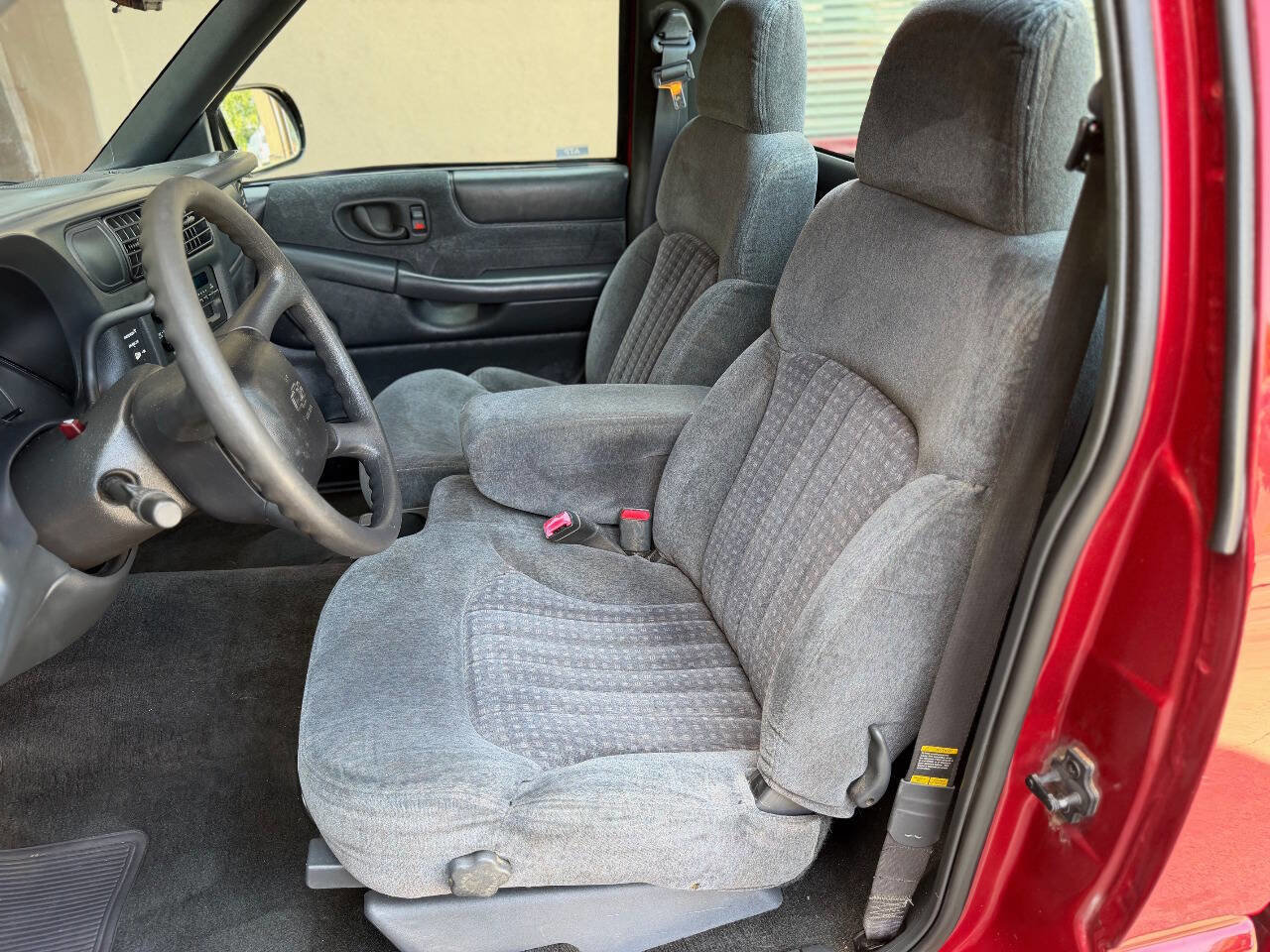 Used 1999 Chevrolet S10 Pickup LS w/ Preferred Equipment Group RWD image 13