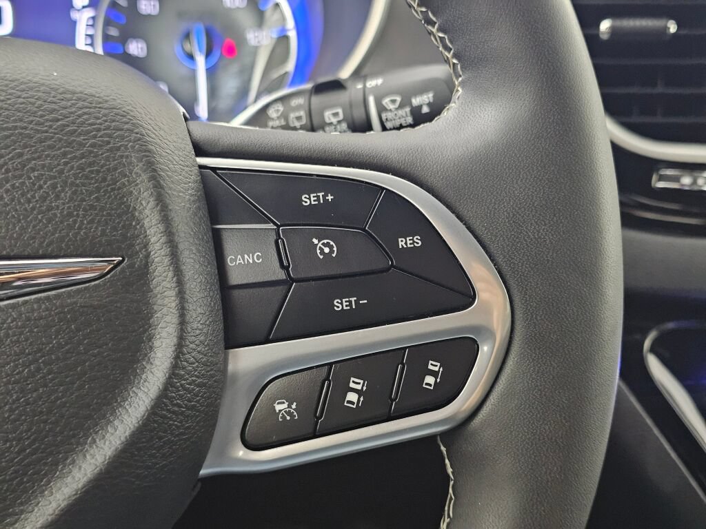 Used 2025 Chrysler Pacifica Select FWD image 22