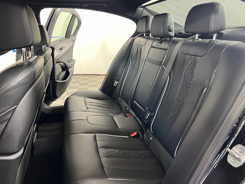 Used 2023 BMW M550i xDrive w/ Executive Package AWD/4WD image 15