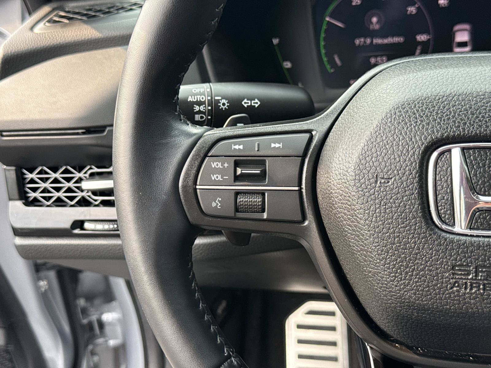 Used 2023 Honda Accord Sport image 11