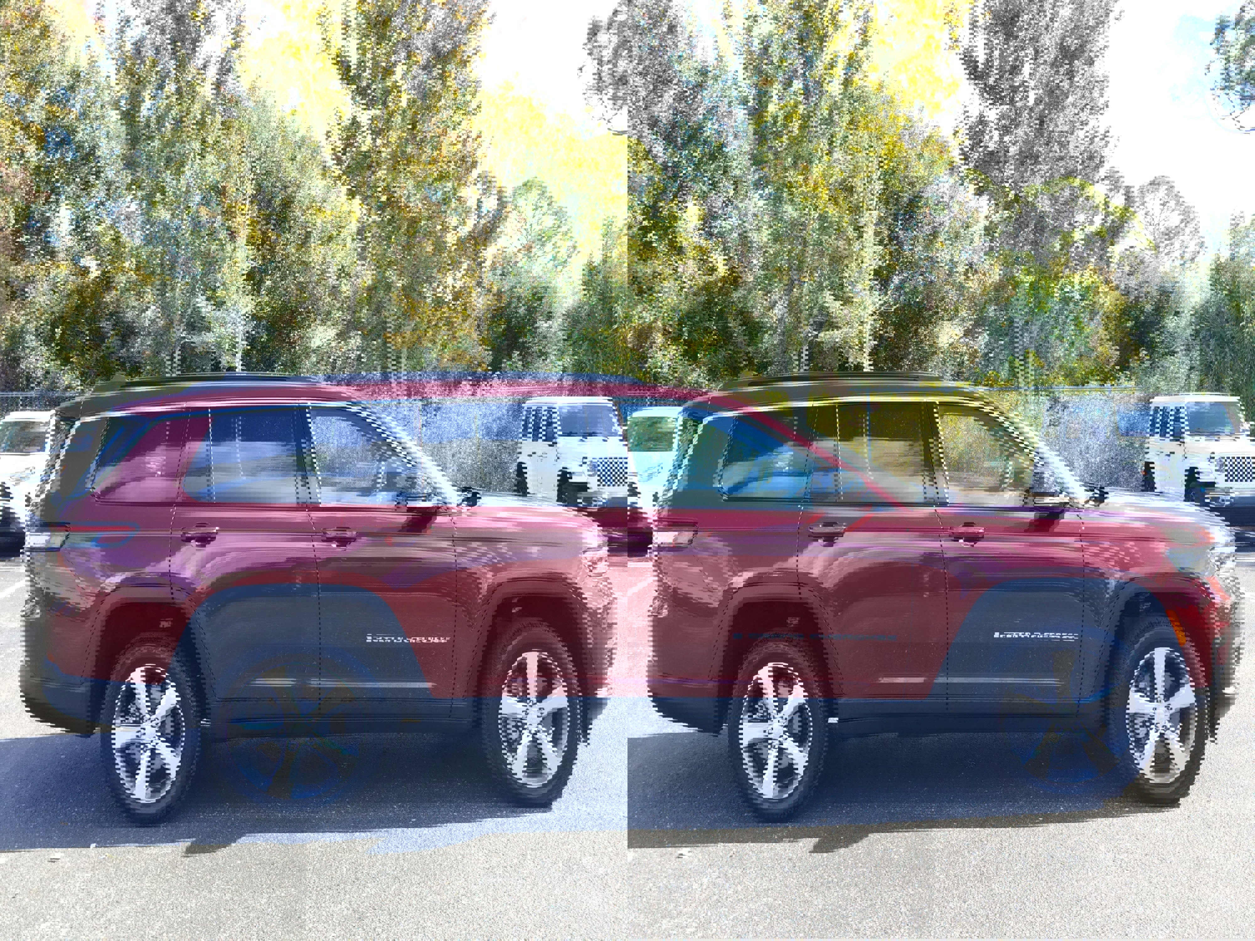 Used 2025 Jeep Grand Cherokee L Limited w/ Luxury Tech Group II image 7