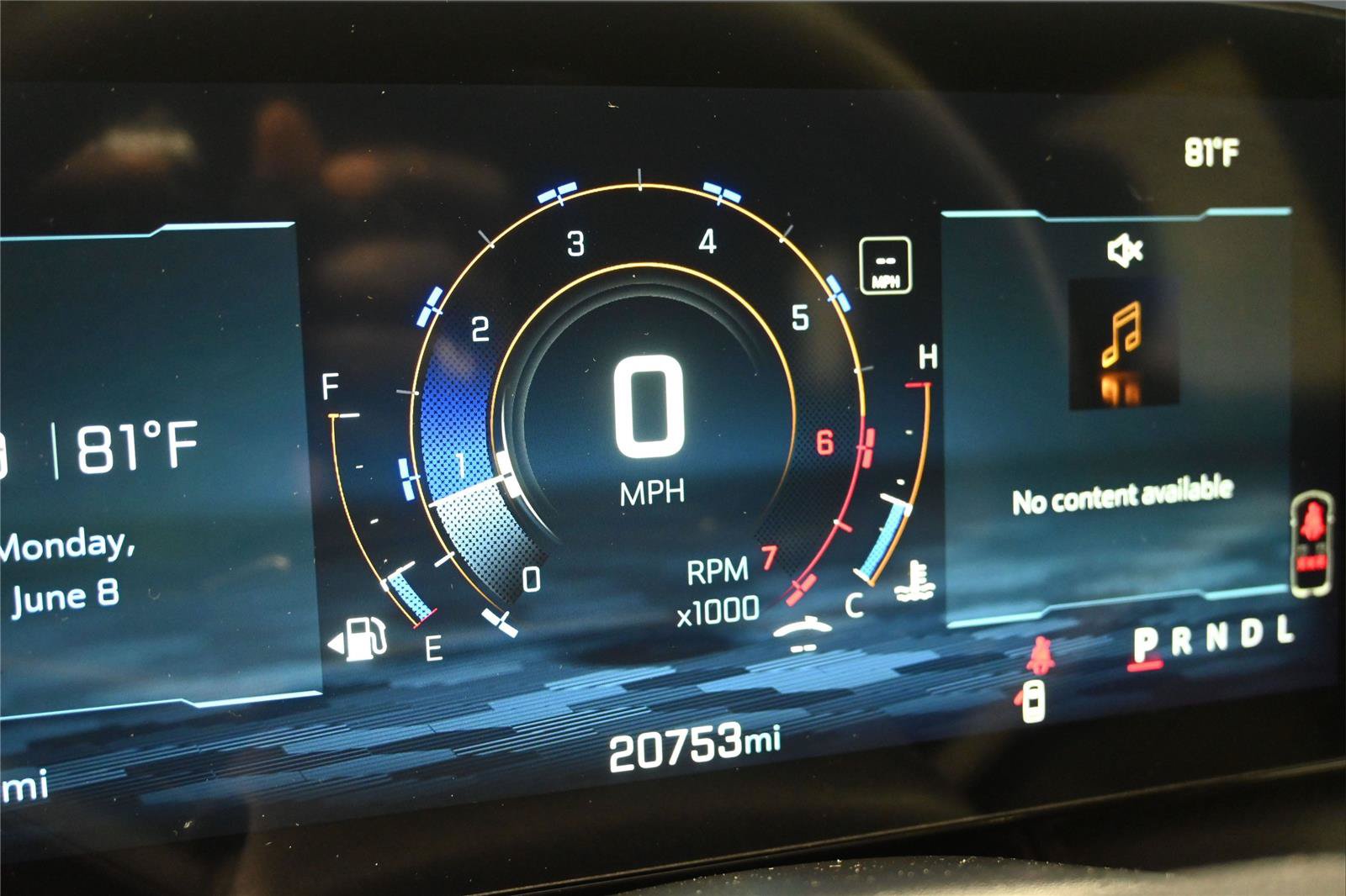 Used 2025 Chevrolet Equinox LT w/ Safety and Technology Package FWD image 3