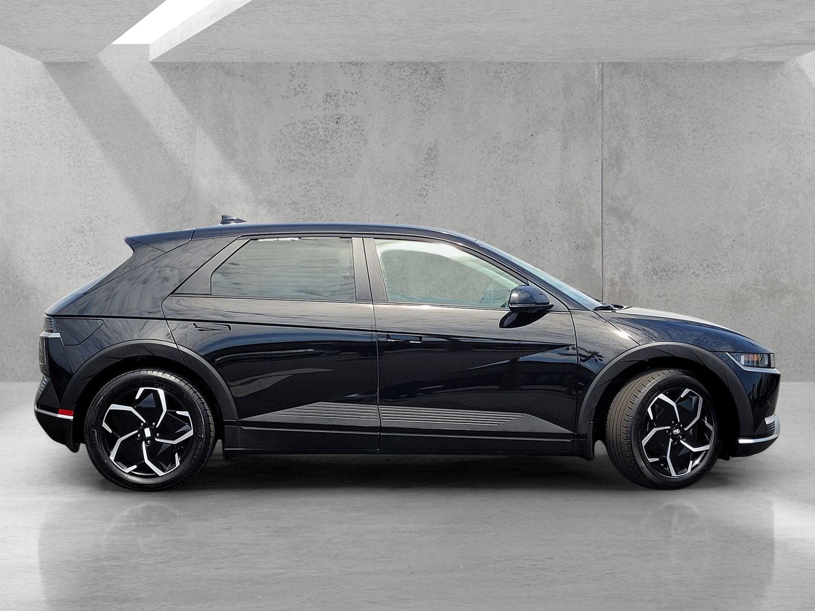 Used 2024 Hyundai Ioniq 5 SEL image 3