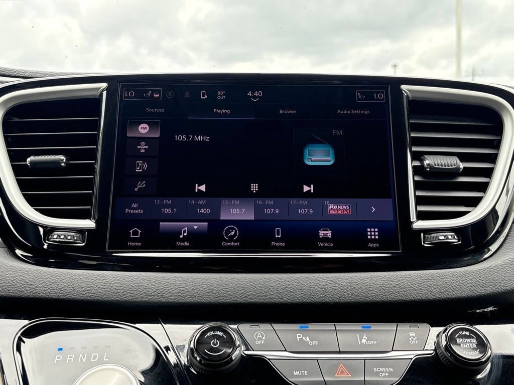 Used 2023 Chrysler Pacifica Touring-L FWD image 18