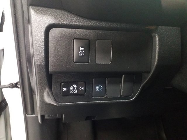 Used 2020 Toyota Tacoma SR image 10