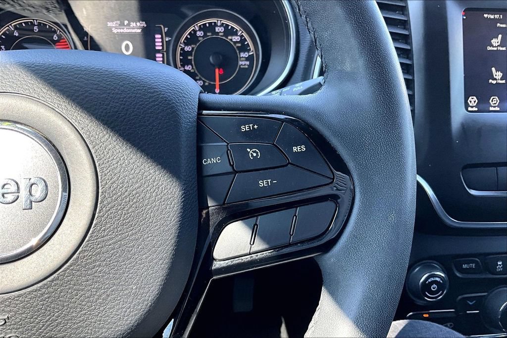 Used 2021 Jeep Cherokee Latitude Plus AWD/4WD image 18