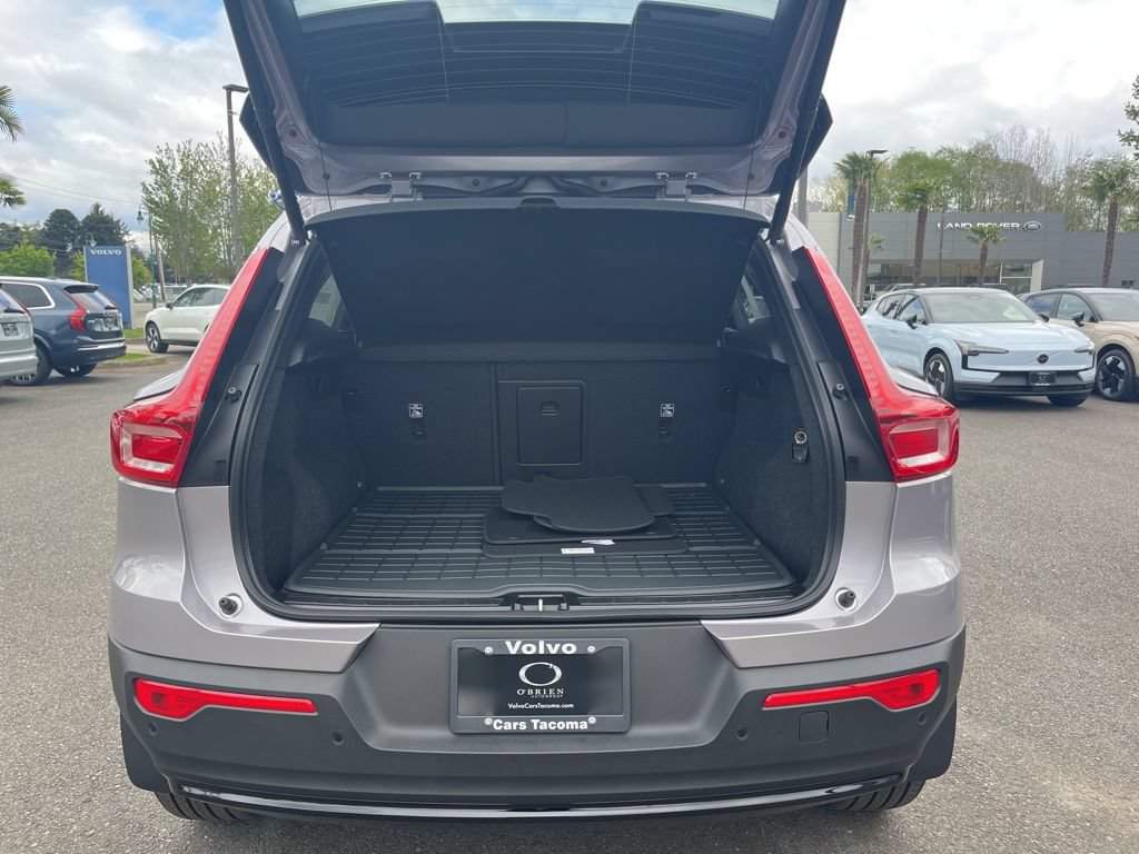 New 2026 Volvo XC40 B5 Ultra w/ Climate Package AWD/4WD image 16