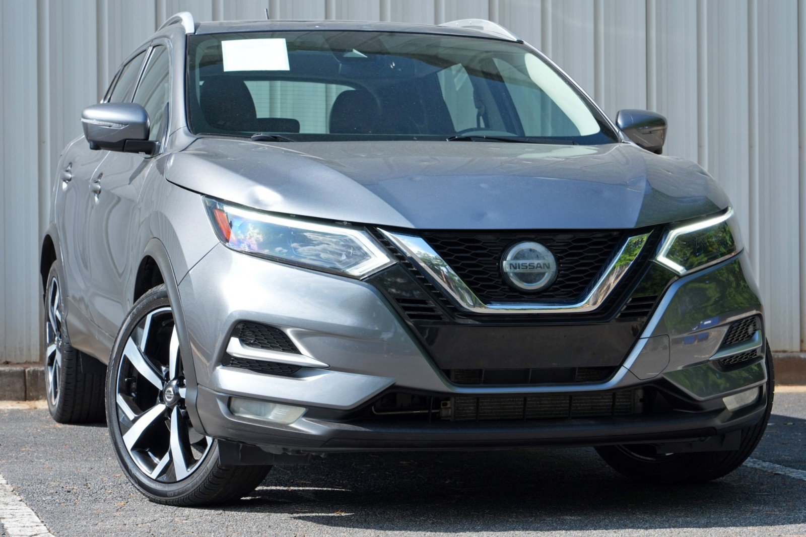 Used 2020 Nissan Rogue Sport SL w/ Premium Package FWD image 2