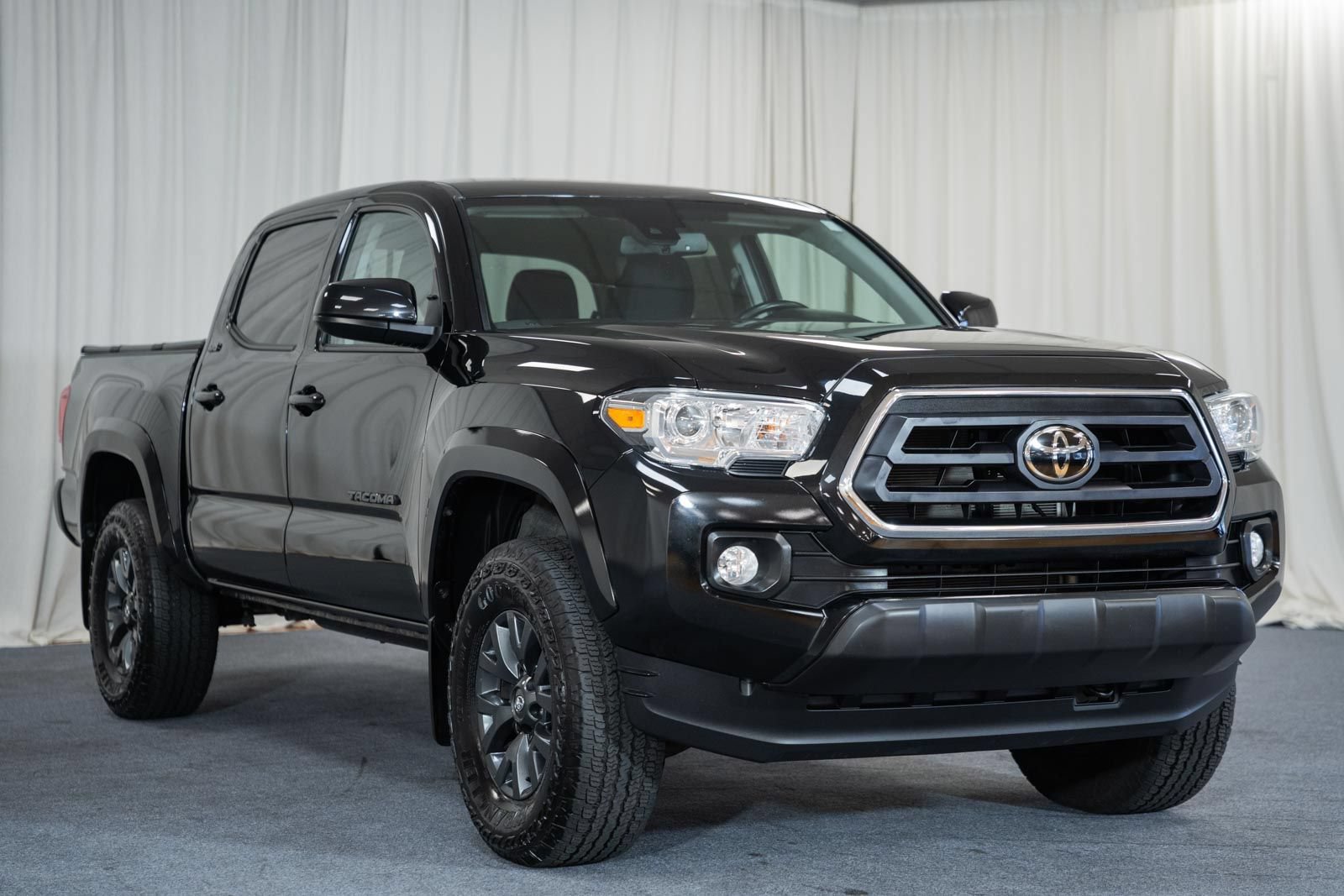 Used 2022 Toyota Tacoma SR5 AWD/4WD image 1