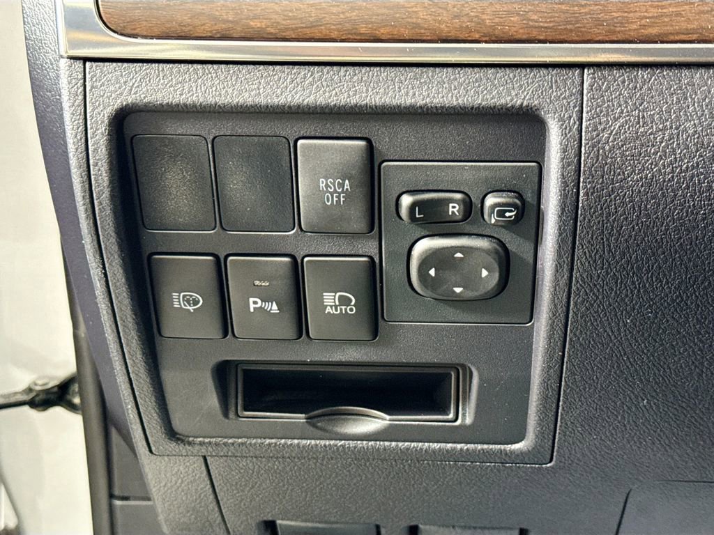 Used 2016 Toyota Land Cruiser AWD/4WD image 10