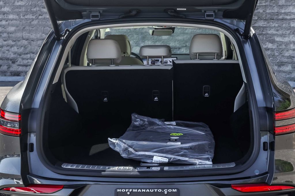 Used 2026 Genesis GV70 2.5T Select AWD/4WD image 17