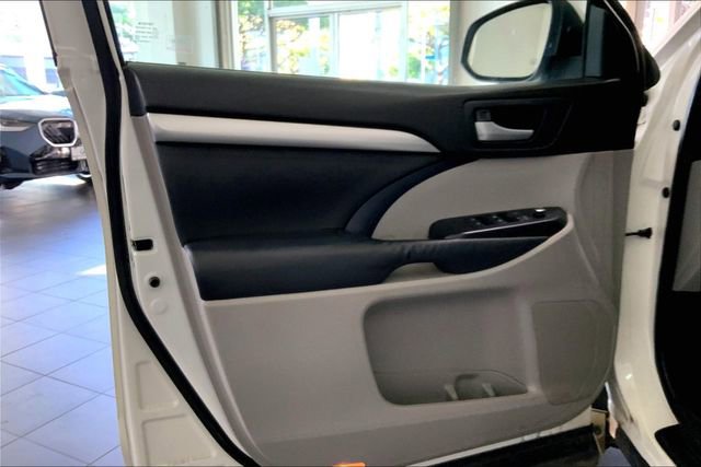 Used 2014 Toyota Highlander XLE FWD image 10