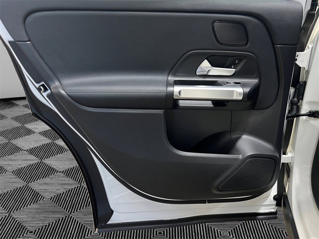 Used 2022 Mercedes-Benz EQB 300 4MATIC image 21