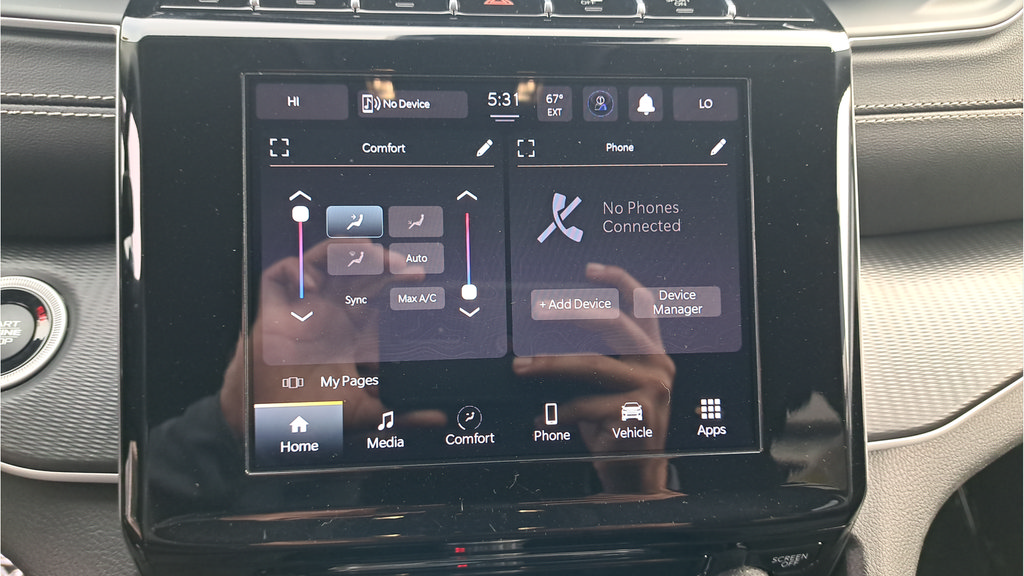 Used 2023 Jeep Grand Cherokee Laredo AWD/4WD image 21