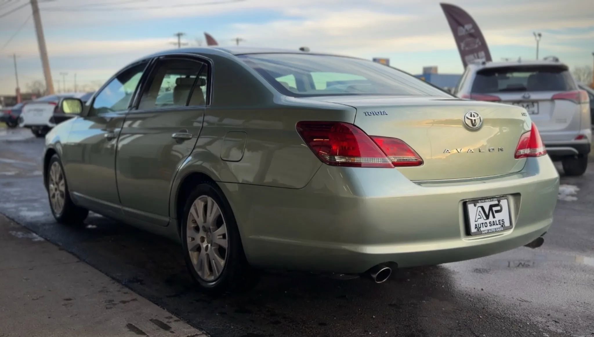 Used 2010 Toyota Avalon XLS image 5