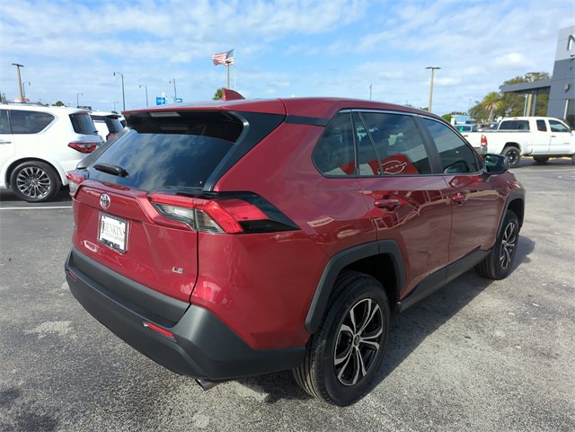 Used 2022 Toyota RAV4 LE image 3