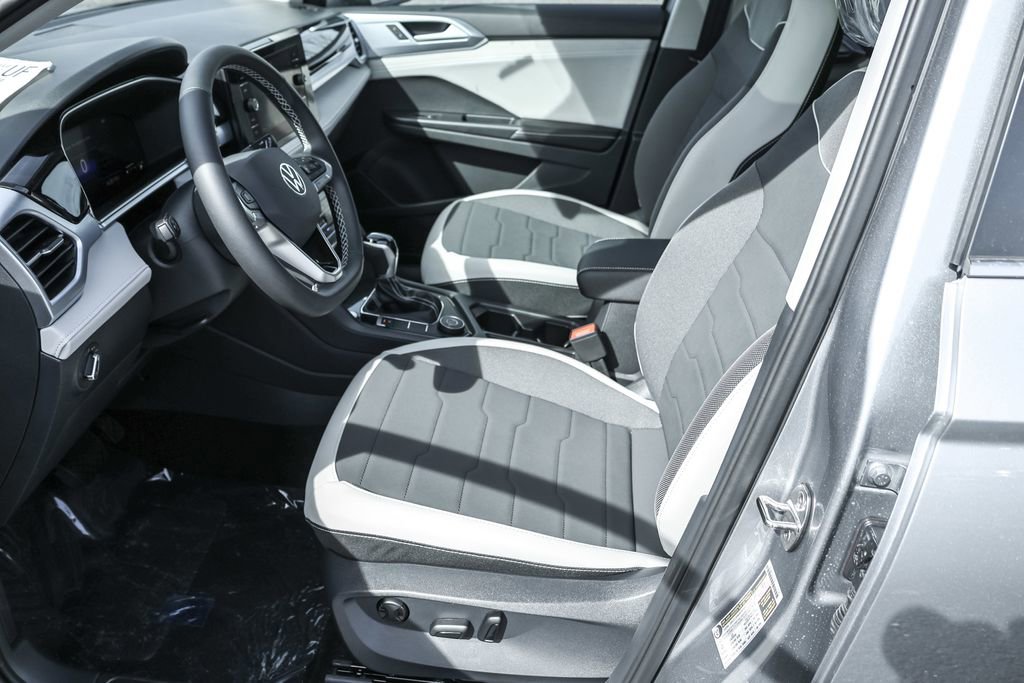 New 2025 Volkswagen Taos SE image 21