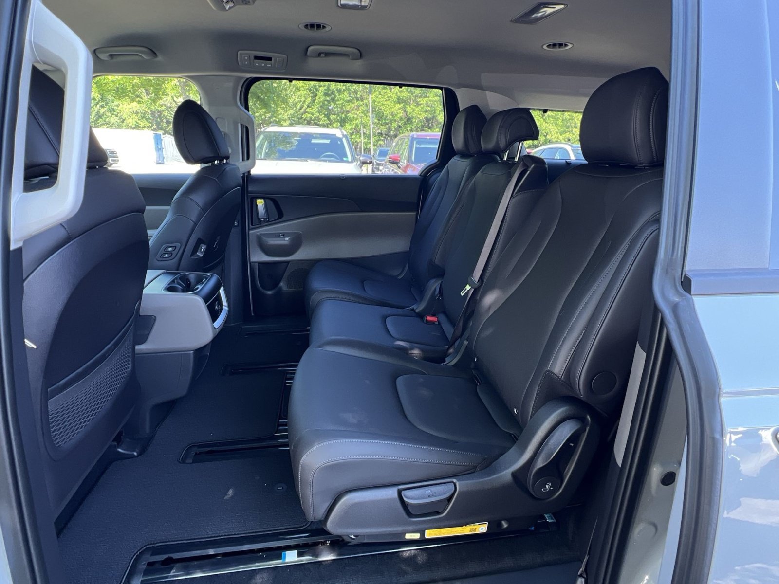 New 2026 Kia Carnival EX FWD image 41