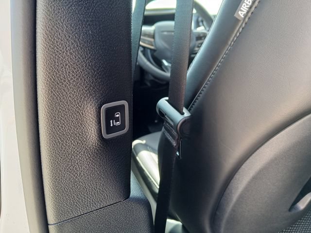 New 2027 Chrysler Pacifica Select FWD image 32